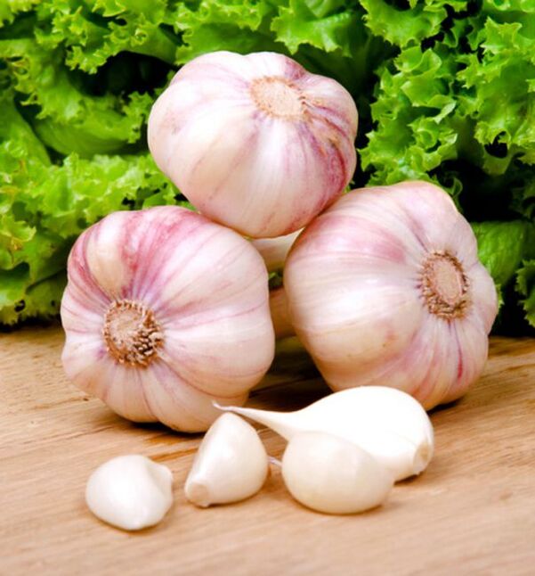 Garlic is effective in combating nail fungus