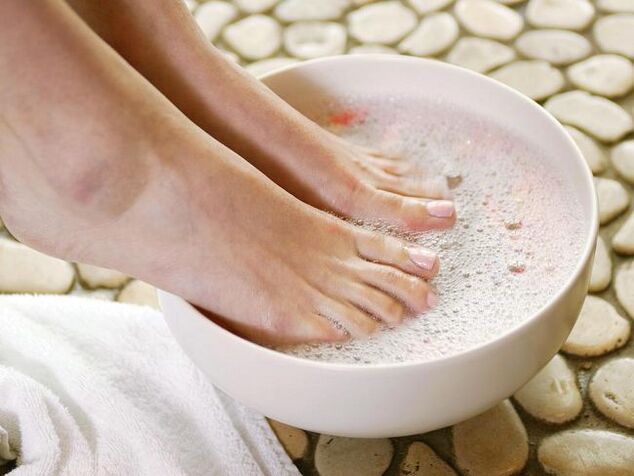 Vinegar baths are an effective remedy for nail fungus